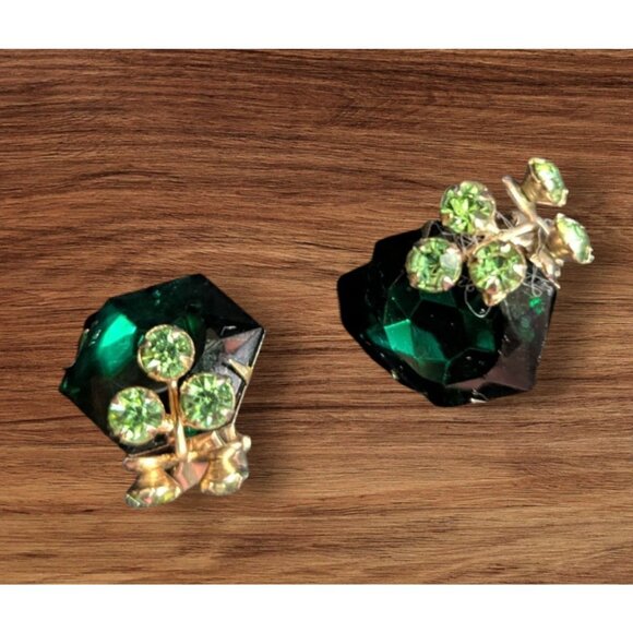Vintage Emerald Green Crystal Clip-On Earrings With Shamrock Design Gold Tone - Picture 2 of 6